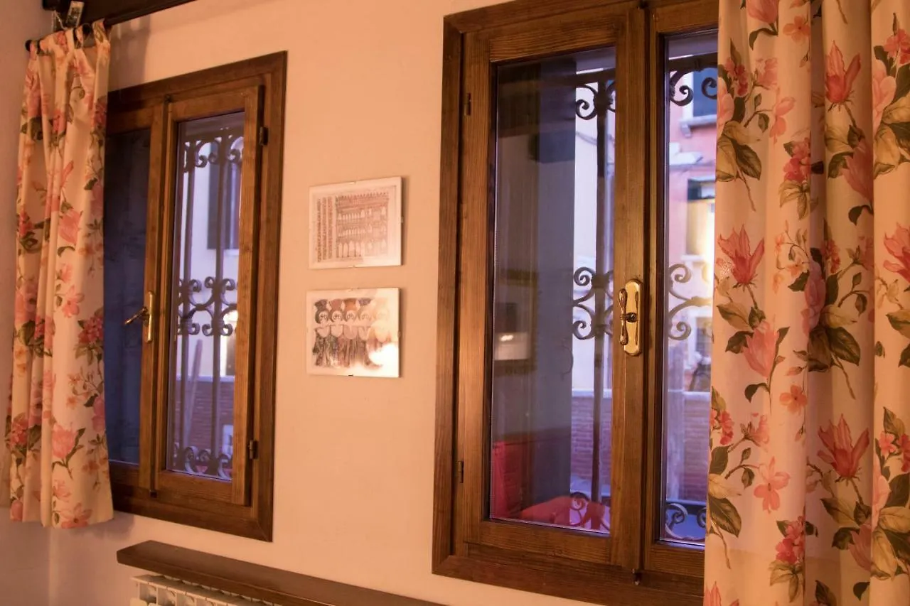 Pink House In Venice City Center Apartmán